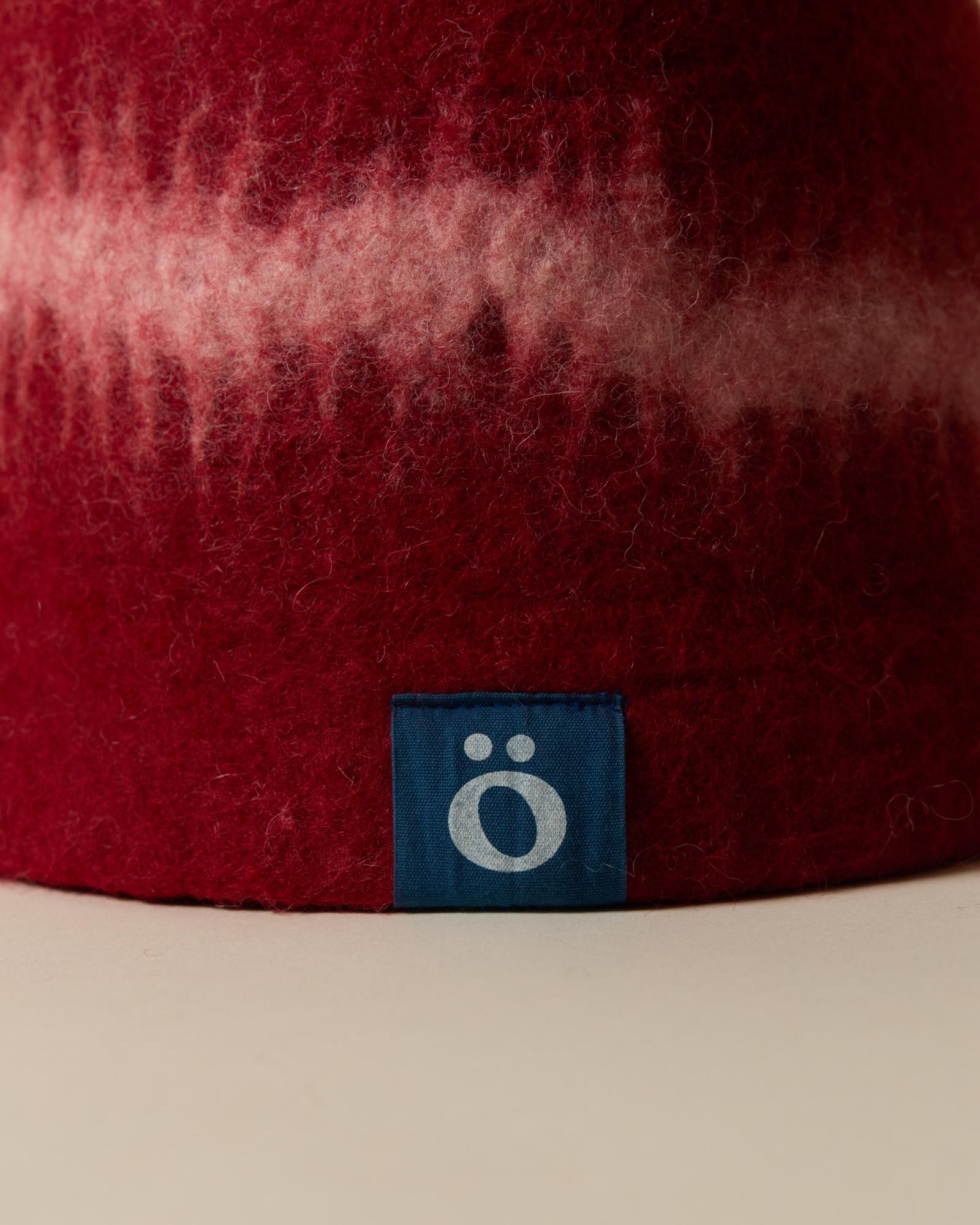 close up of ember wool with the blue ö label